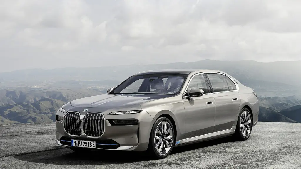BMW i7