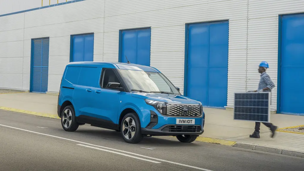Ford Transit Courier E- 100KW 43KWH Limited Van Auto
