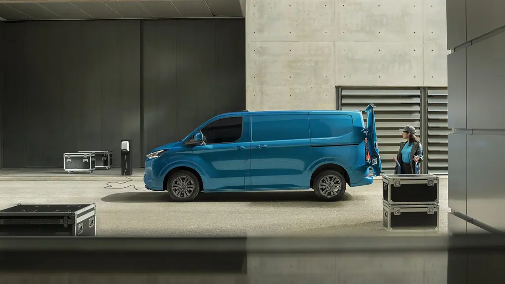 Ford Transit Custom E- 320 L1 Electric RWD 100KW 71KWH H1 Double CAB Van Trend Auto