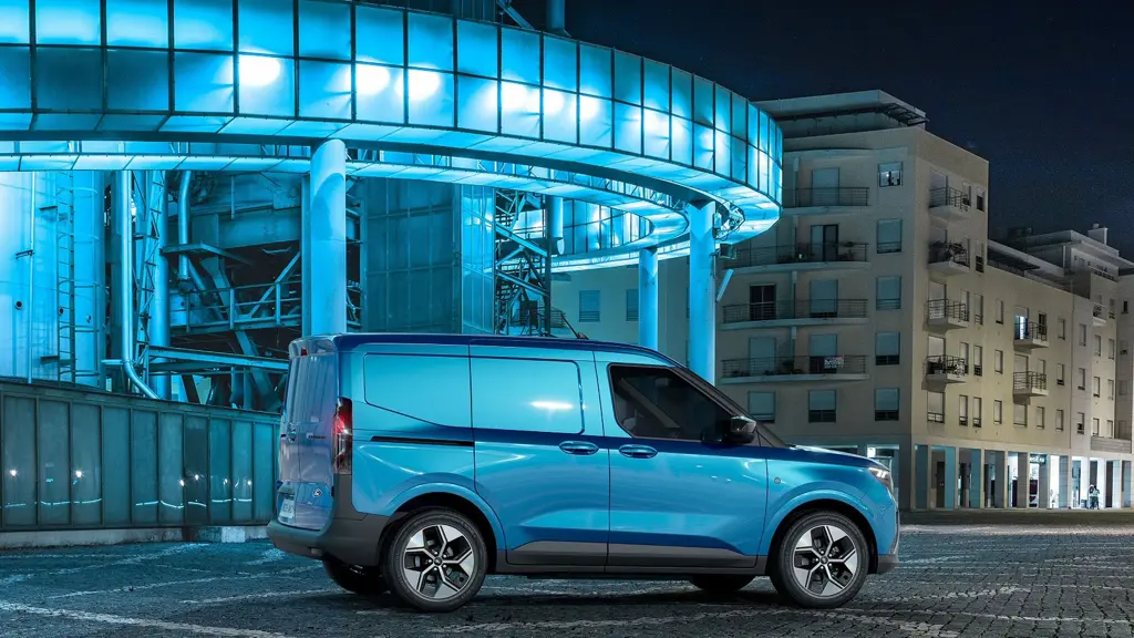Ford Transit Courier E- 100KW 46KWH Trend Van Auto