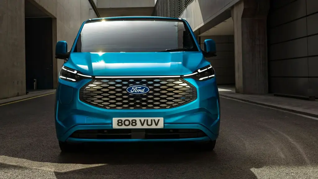 Ford Transit Custom 320 L2 Diesel AWD 2.0 Ecoblue 170PS H1 Multicab Trail Auto