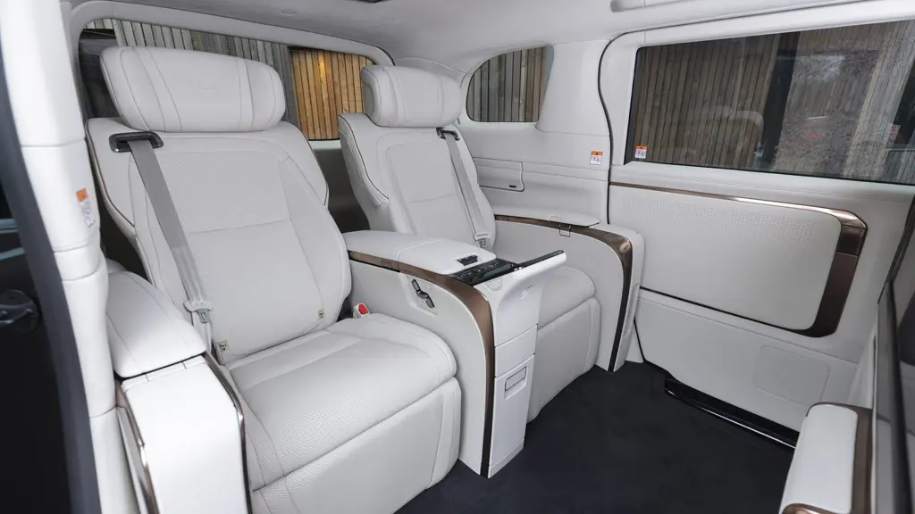 Lexus Lm 350h 2.5 5dr E-CVT