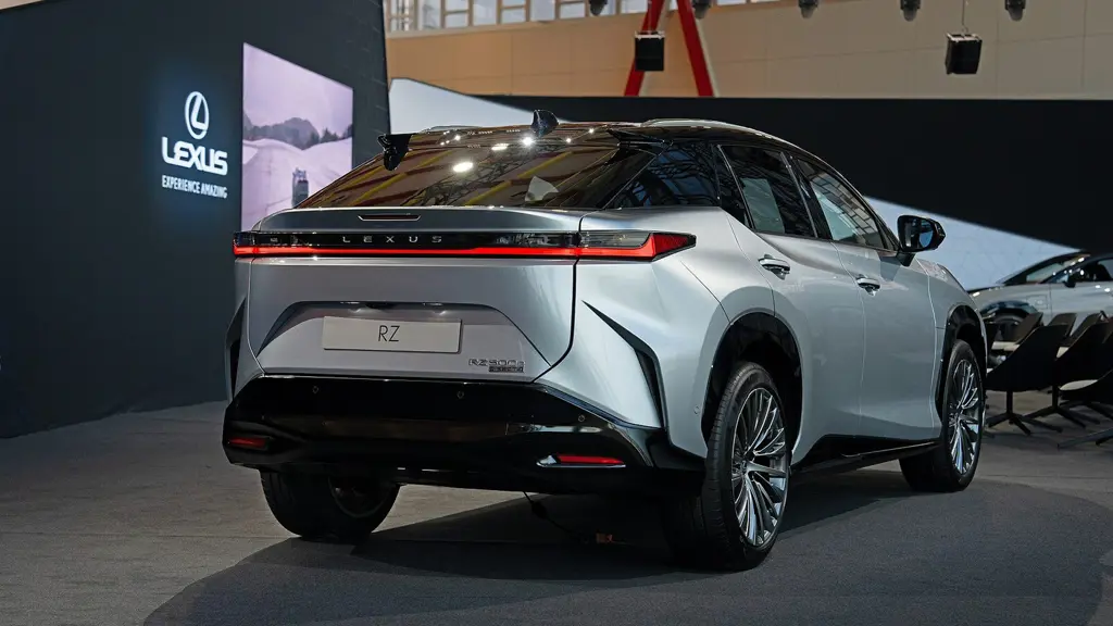 Lexus Rz 300e 150kW Premium + 71 kWh 5dr Auto Bi-tone