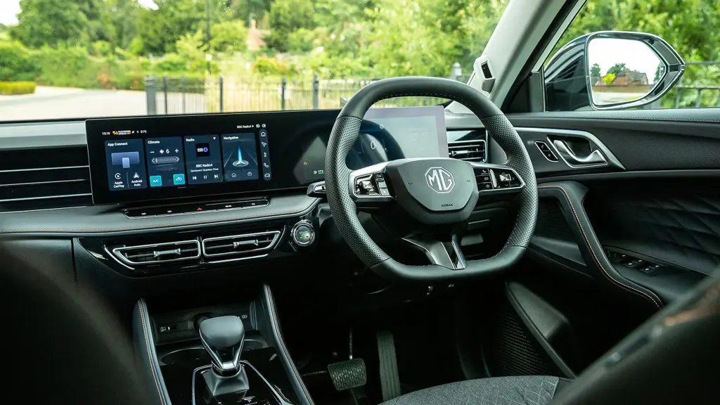 MG Motor UK Hs 1.5 T-GDI PHEV Trophy 5dr Auto