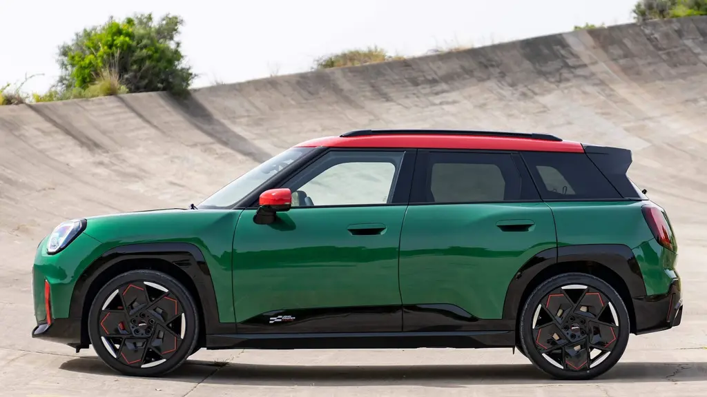 MINI Aceman 135kW E Classic 43kWh 5dr Auto