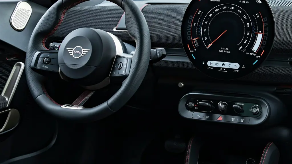MINI Aceman 135kW E Classic 43kWh 5dr Auto