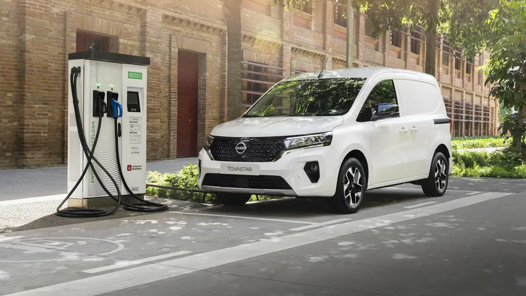 Nissan Townstar L2 Electric 90KW Tekna Van Auto 45KWH Safety