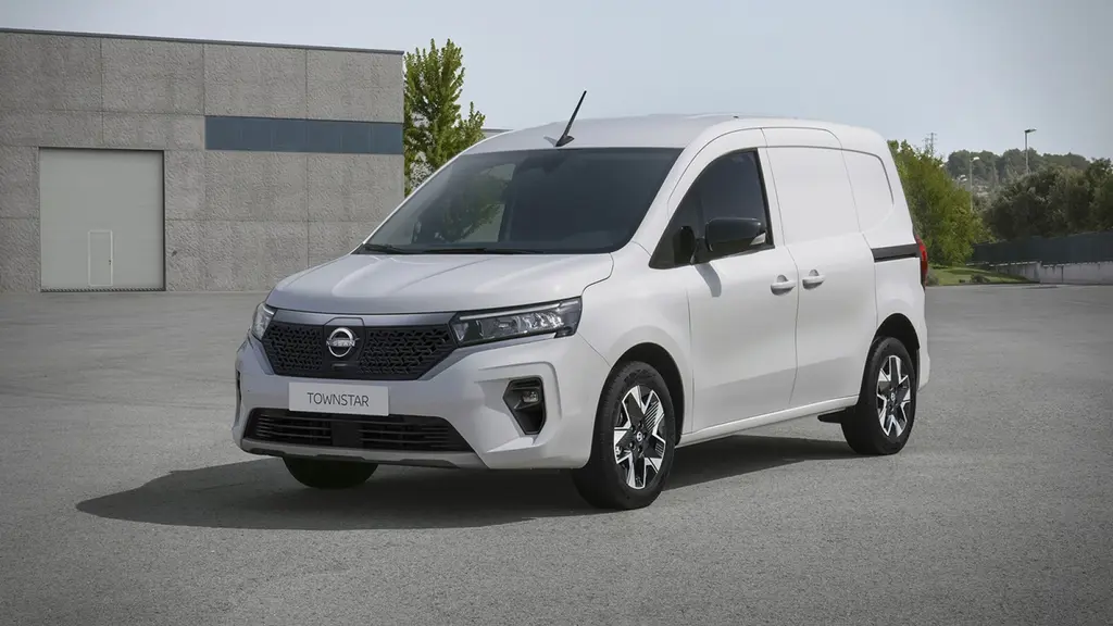Nissan Townstar L2 Electric 90KW Tekna Van Auto 45KWH Safety