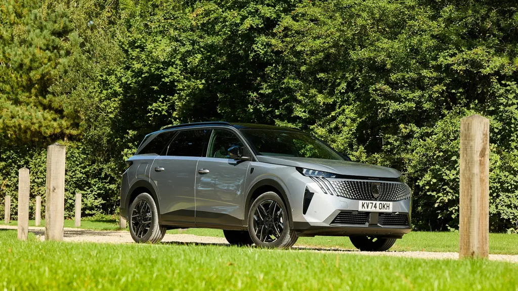 Peugeot 5008 1.6 Plug-in Hybrid 195 Allure 5dr e-DSC7