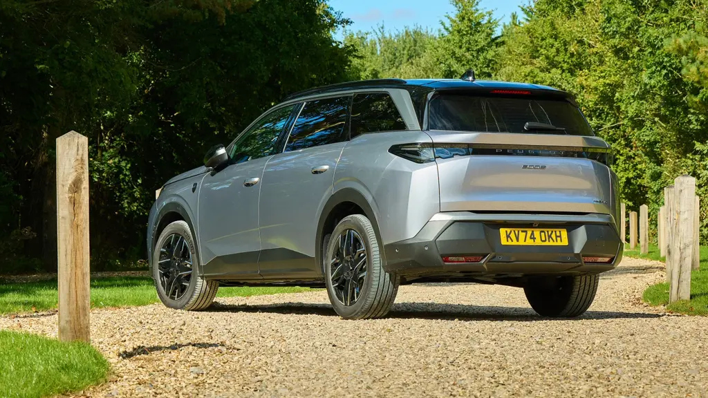 Peugeot 5008 1.6 Plug-in Hybrid 195 Allure 5dr e-DSC7