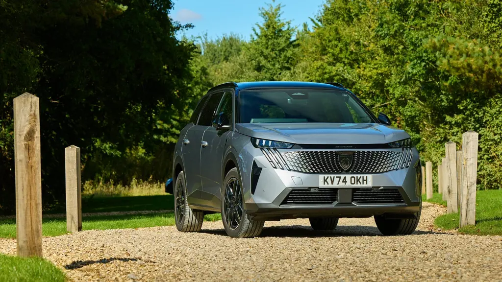 Peugeot 5008 1.6 Plug-in Hybrid 195 Allure 5dr e-DSC7