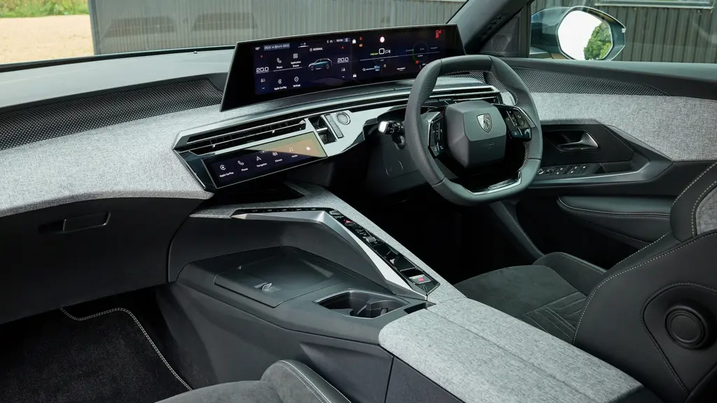 Peugeot 5008 1.6 Plug-in Hybrid 195 Allure 5dr e-DSC7