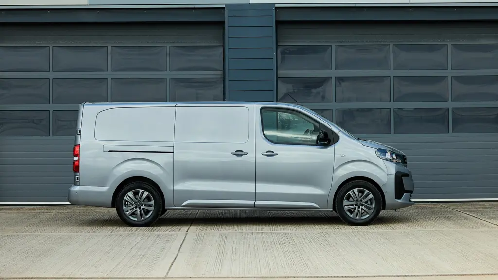 Peugeot Expert E- M 100KW 75KWH Asphalt Crew Van Auto 11KW