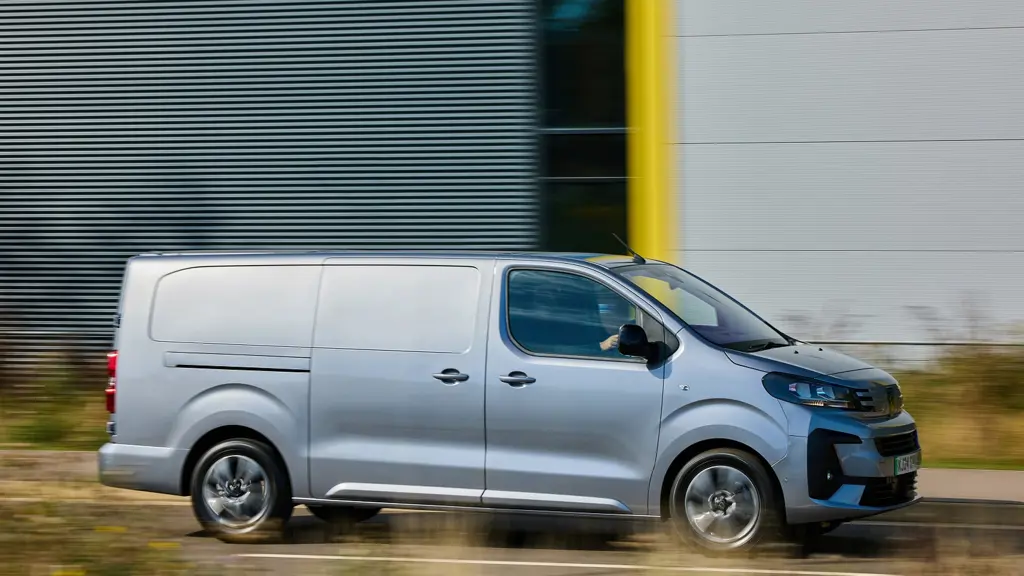 Peugeot Expert E- M 100KW 75KWH Asphalt Crew Van Auto 11KW