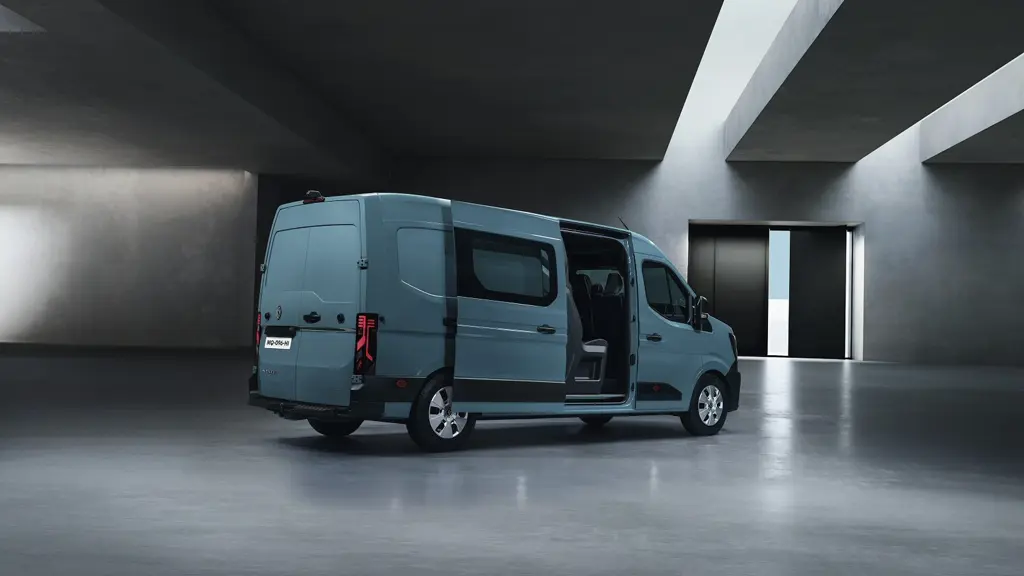 Renault Master MWB Diesel FWD MM35 Blue DCI 130 Advance Medium Roof Van