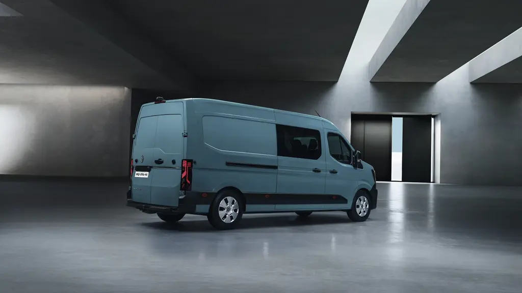 Renault Master MWB Diesel FWD MM35 Blue DCI 130 Advance Medium Roof Van