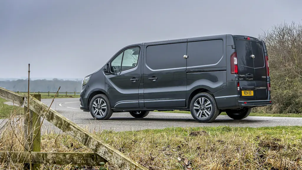 Renault Trafic LWB Diesel LL30 Blue DCI 130 Advance Safety Crew Van