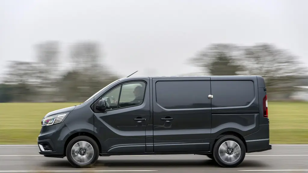 Renault Trafic LWB Diesel LL30 Blue DCI 130 Advance Safety Crew Van