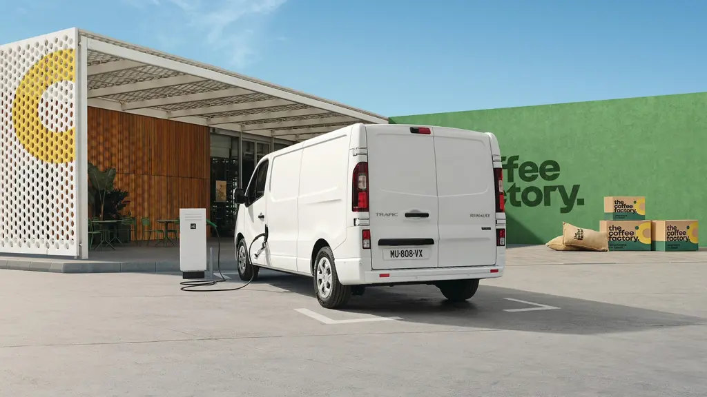 Renault Trafic E-Tech SWB Electric SL30 90KW 52KWH Advance Van Auto