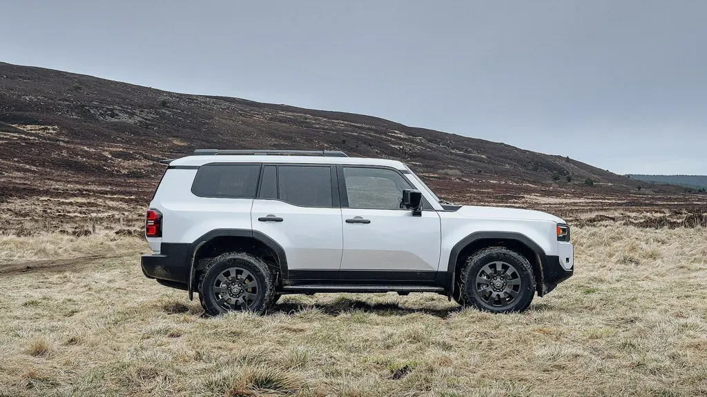 Toyota Land Cruiser 2.8 D-4D 204 Invincible 5dr Auto 7 Seat