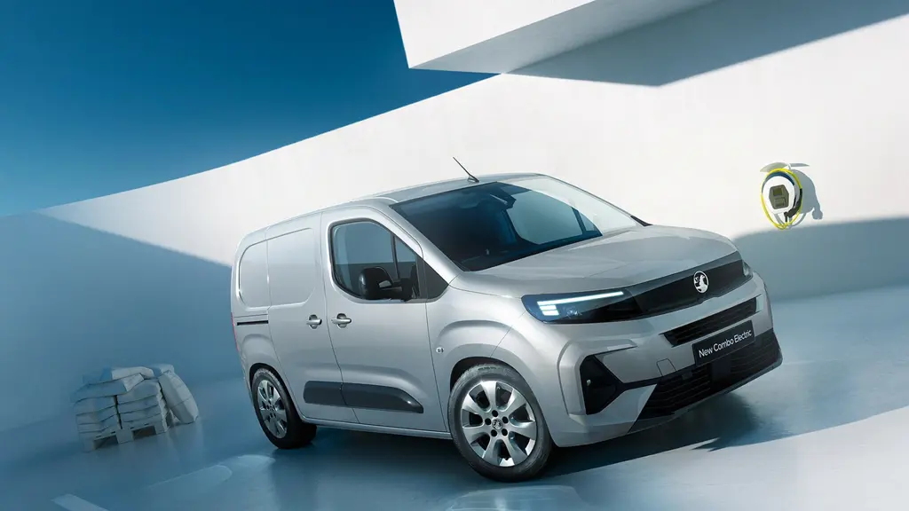 Vauxhall Combo Cargo XL Electric 100KW Prime 52KWH H1 Crew Van Auto