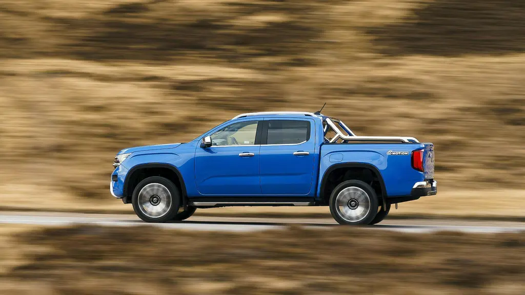 Volkswagen Amarok Diesel D/Cab Pick UP Life 2.0 TDI 170 4Motion