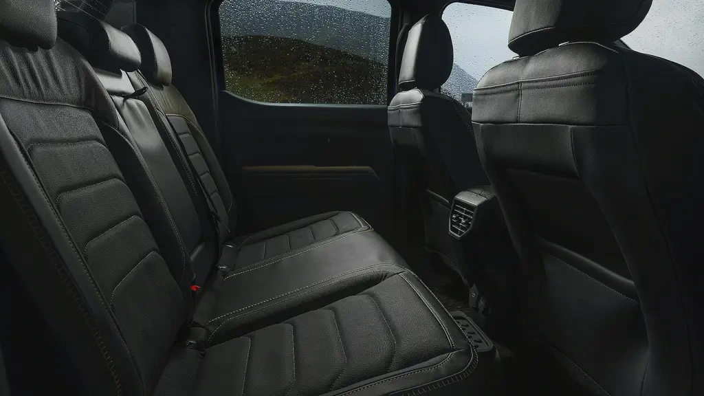 Volkswagen Amarok Diesel D/Cab Pick UP Life 2.0 TDI 170 4Motion