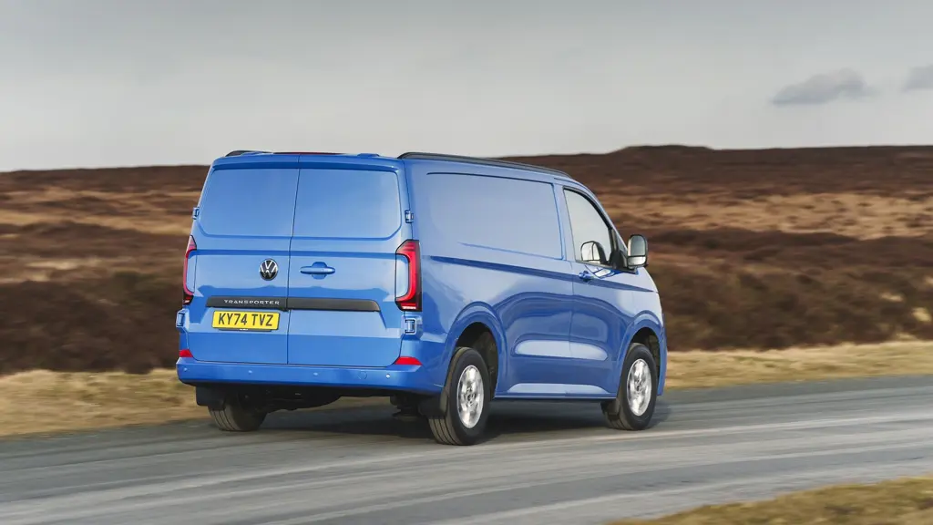 Volkswagen Transporter T32 SWB Diesel 2.0 TDI 150 Commerce PRO S Kombi Van