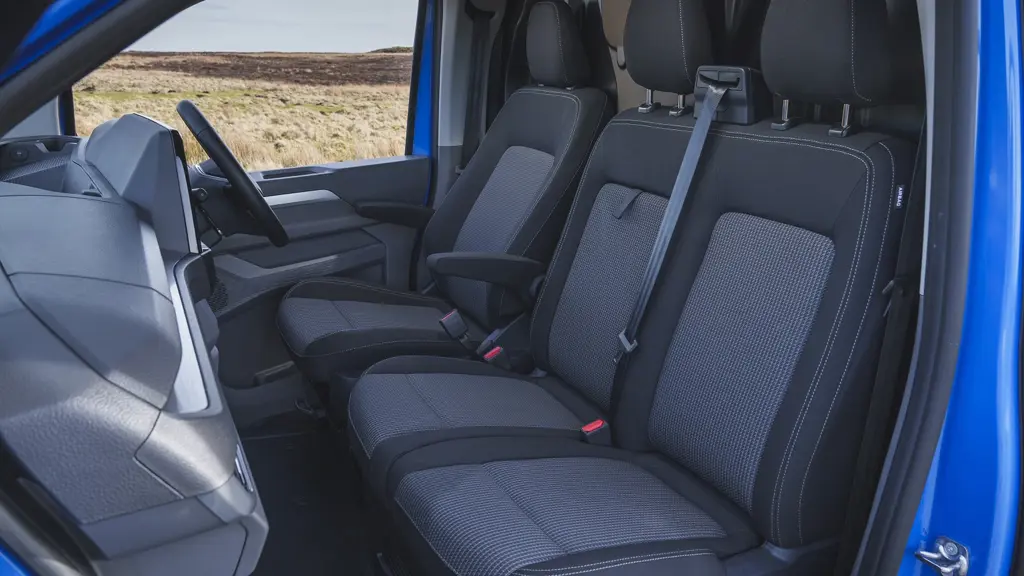 Volkswagen Transporter T32 SWB Diesel 2.0 TDI 150 Commerce PRO S Kombi Van