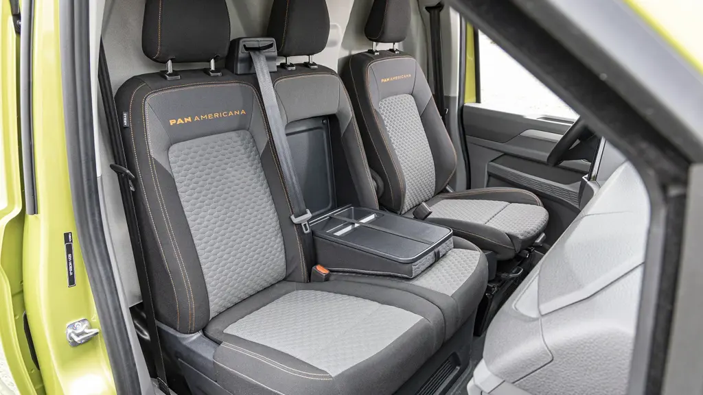 Volkswagen Transporter T32 SWB Electric 100KW 70KWH Commerce Plus Kombi Van Auto