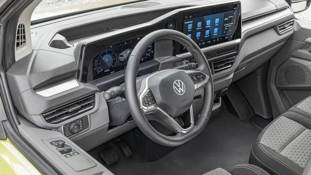 Volkswagen Transporter T32 SWB Electric 100KW 70KWH Commerce Plus Kombi Van Auto