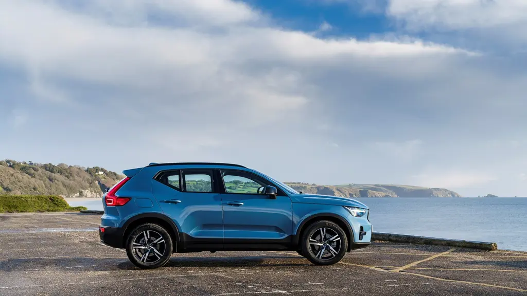 Volvo XC40 2.0 B3P Plus Dark 5dr Auto