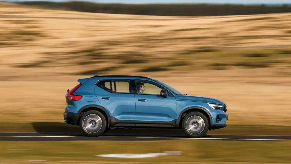 Volvo XC40 2.0 B3P Plus Dark 5dr Auto
