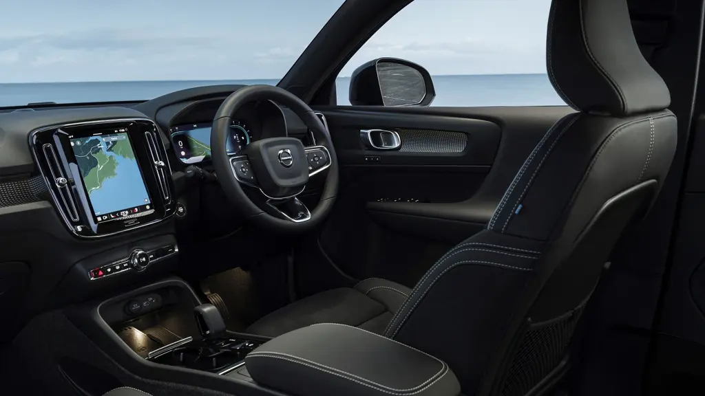 Volvo XC40 2.0 B3P Plus Dark 5dr Auto