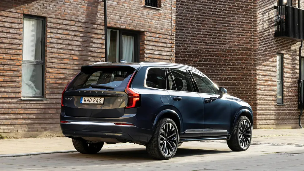 Volvo XC90 2.0 B5P Plus Dark 5dr AWD Geartronic Revised