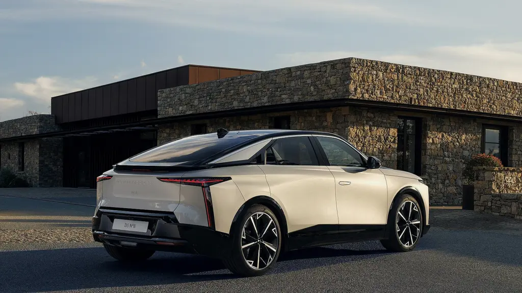 DS NO8 191kW Etoile 74kWh 5dr Auto