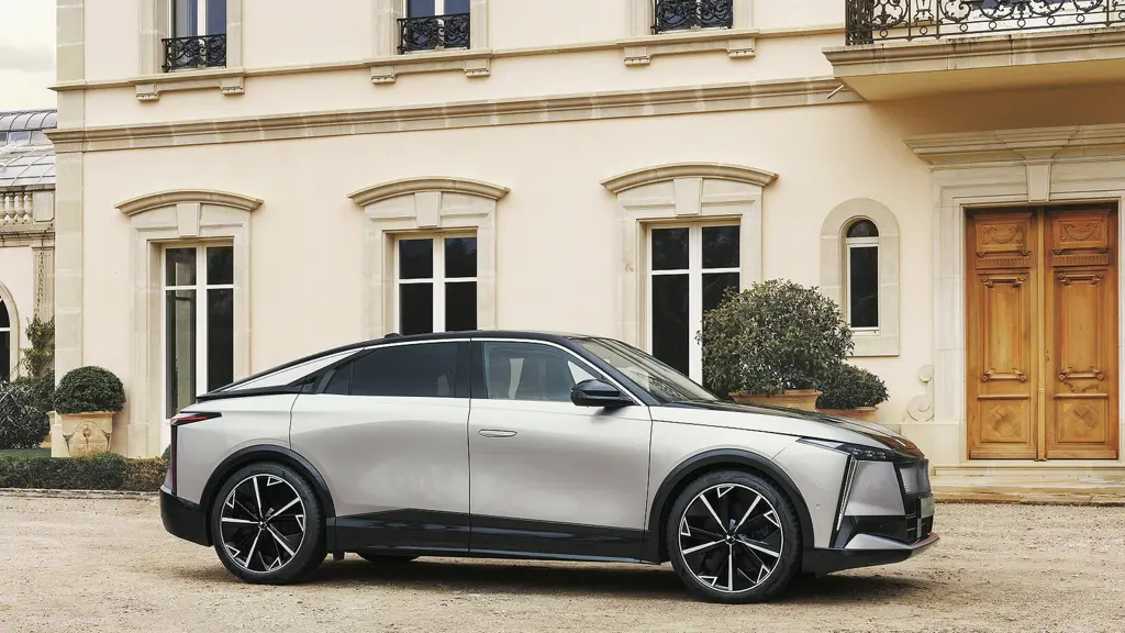 DS NO8 191kW Etoile 74kWh 5dr Auto