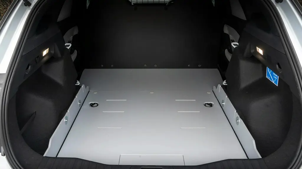 Ford Explorer Electric 250KW 77KWH Select Van AWD Auto