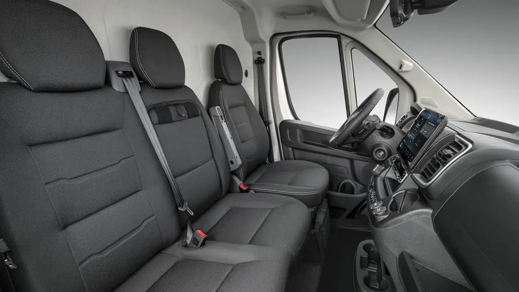 Iveco Superjolly E 35F20 Electric 205KW 110Kwh Extra High Roof Van 4035 WB Auto