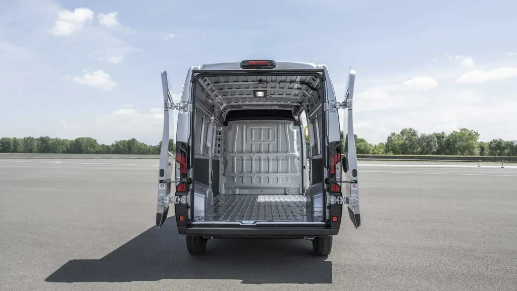 Iveco Superjolly E 35F20 Electric 205KW 110Kwh Extra High Roof Van 4035 WB Auto