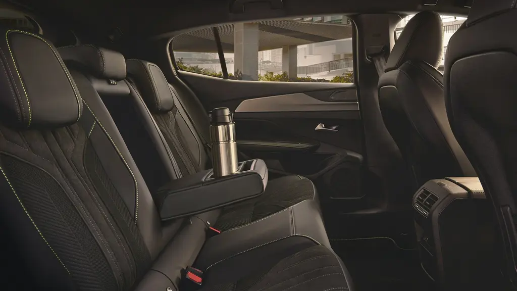 Peugeot 408 1.6 Plug-in Hybrid Allure 5dr e-DSC7