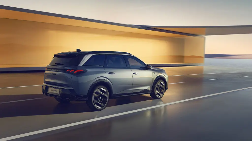 Peugeot 5008 1.2 Hybrid 145 GT 5dr e-DSC6