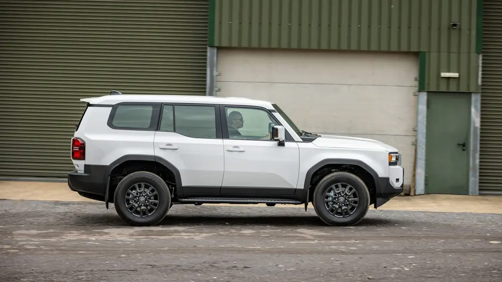 Toyota Land Cruiser Diesel 2.8D 48V 205 Commercial Auto