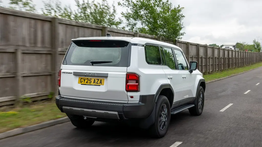 Toyota Land Cruiser Diesel 2.8D 48V 205 Commercial Auto