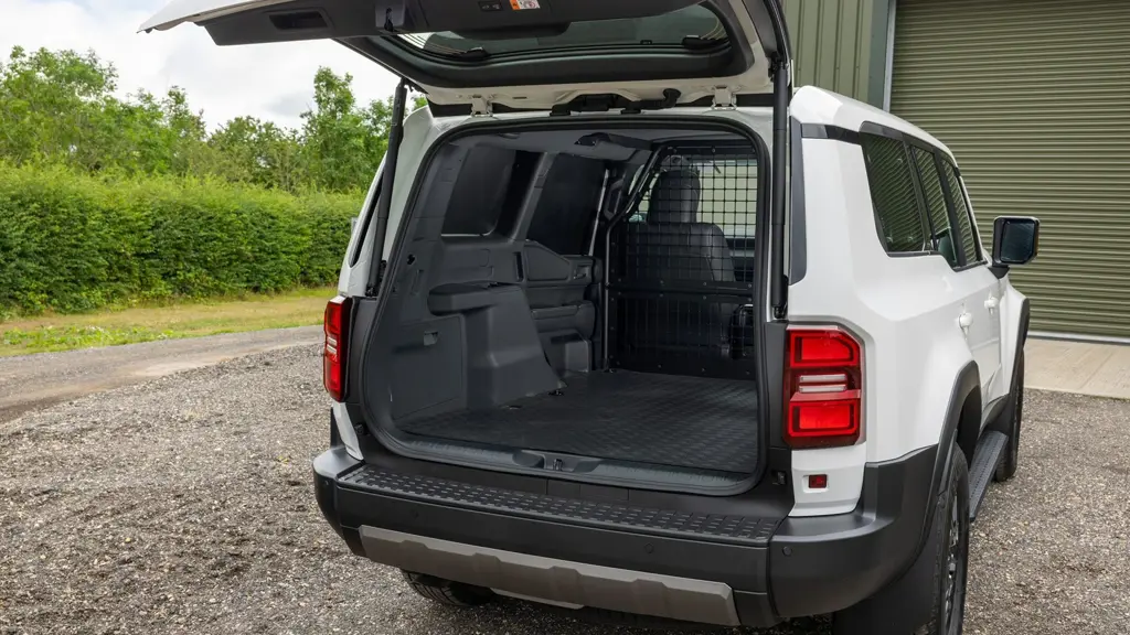 Toyota Land Cruiser Diesel 2.8D 48V 205 Commercial Auto
