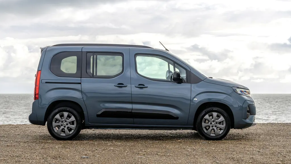 Vauxhall Combo Life 100kW Ultimate XL 52kWh 5dr Auto