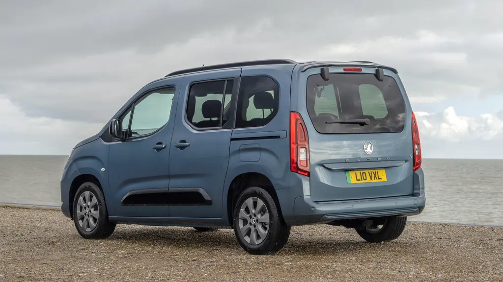 Vauxhall Combo Life 100kW Ultimate XL 52kWh 5dr Auto