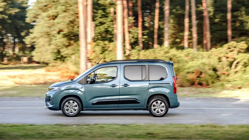 Vauxhall Combo Life 100kW Ultimate XL 52kWh 5dr Auto