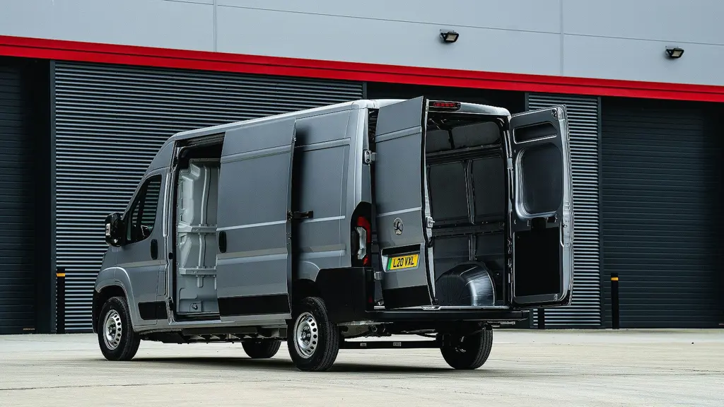 Vauxhall Movano 4.25T Heavy L3 Electric FWD 205KW 110Kwh H2 Van Prime Auto 22KW