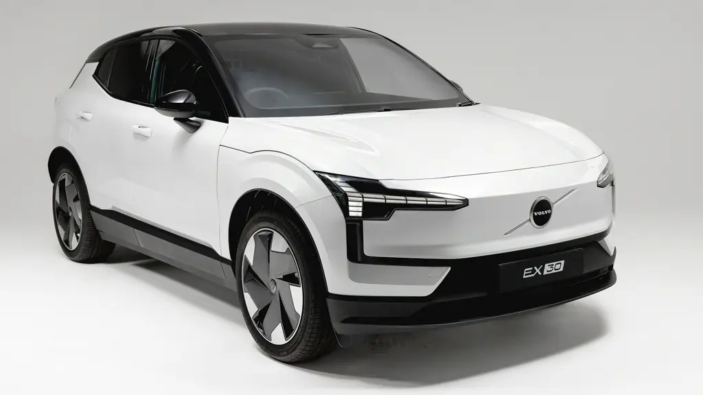 Volvo EX30 Electric 200KW 69KWH SM Extended Range Core Cargo Auto